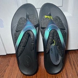NEVER WORN Women’s OOFOS Flip-flops